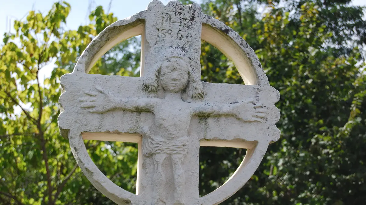 St Jory de Chalais croix