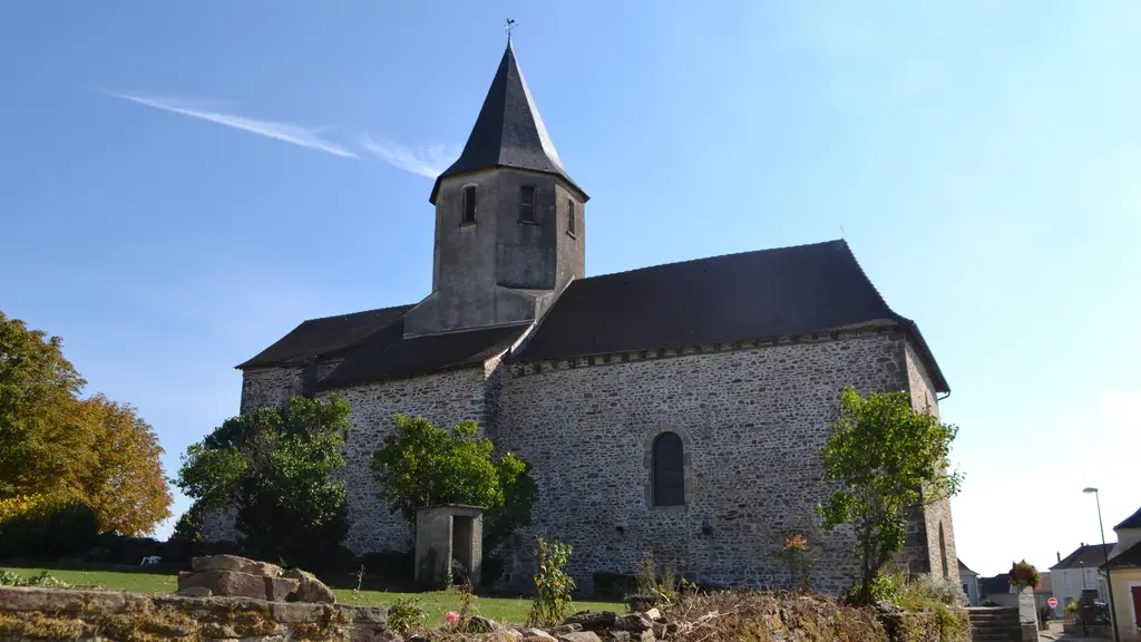 St Priest les Fougères église
