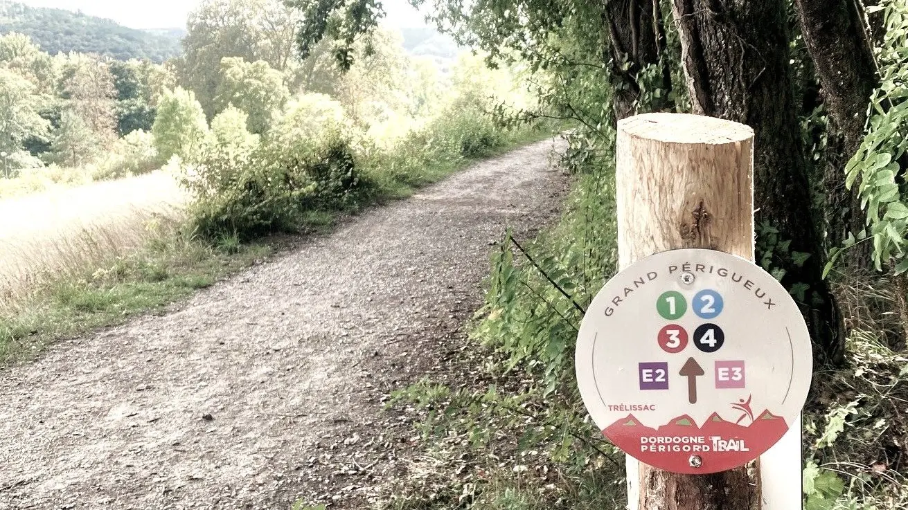 TRELISSAC-Boucle de Caussade-Chemin-Poteau