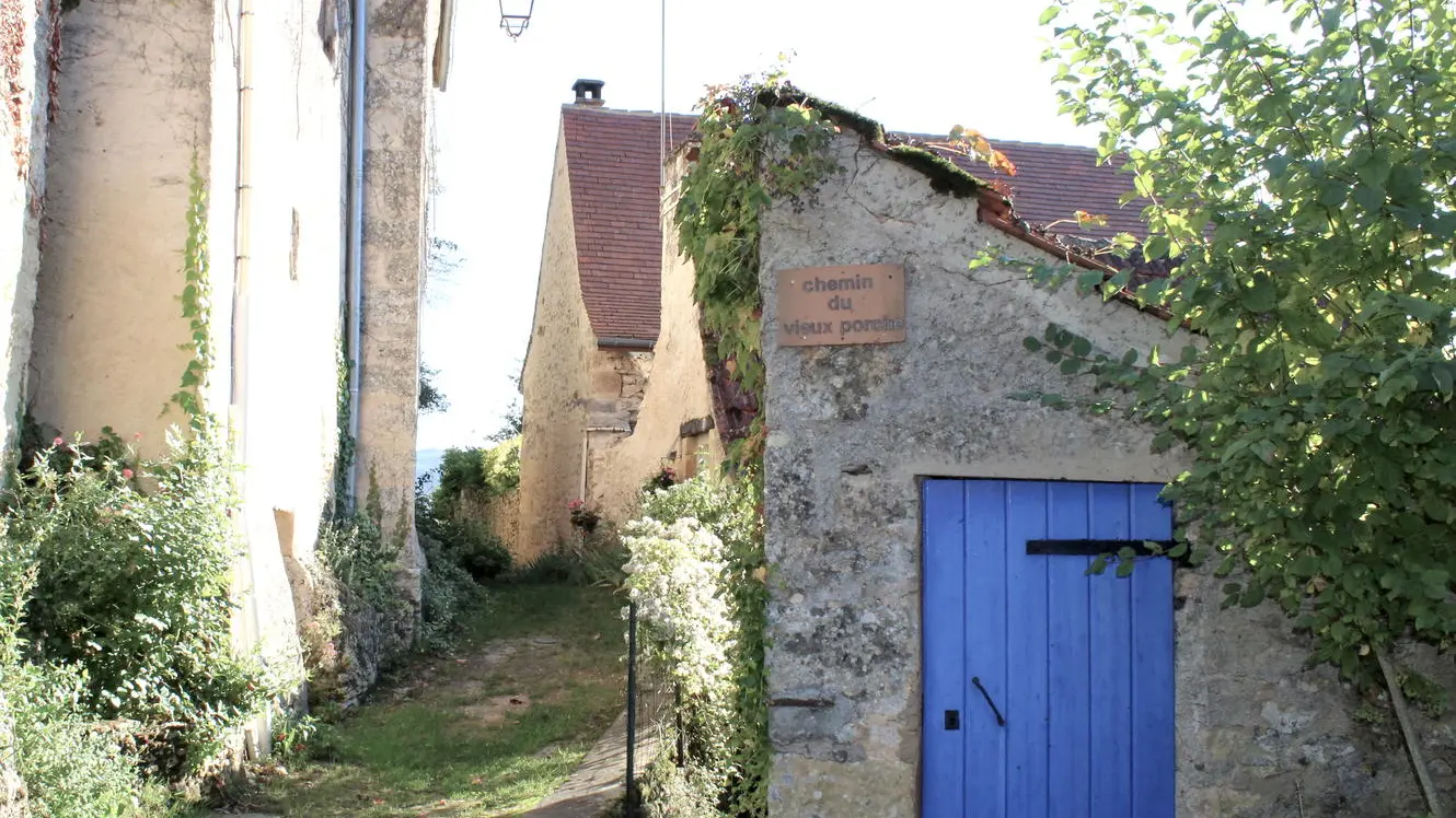 Tayac-rue du vieux porche ©A.Borderie