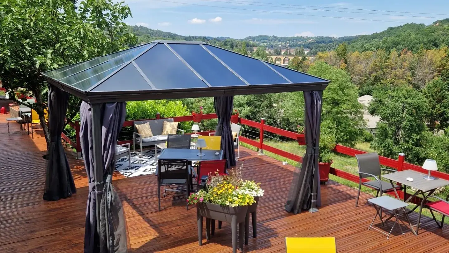 Terrasse, vue sur Sarlat