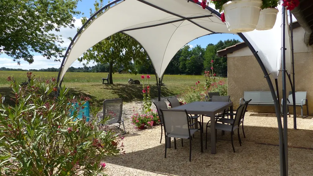 Terrasse sous la tonnelle