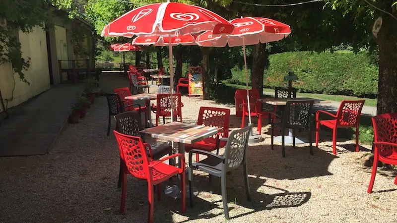 Terrasse-snack-La-Castillonderie---Sirtaqui