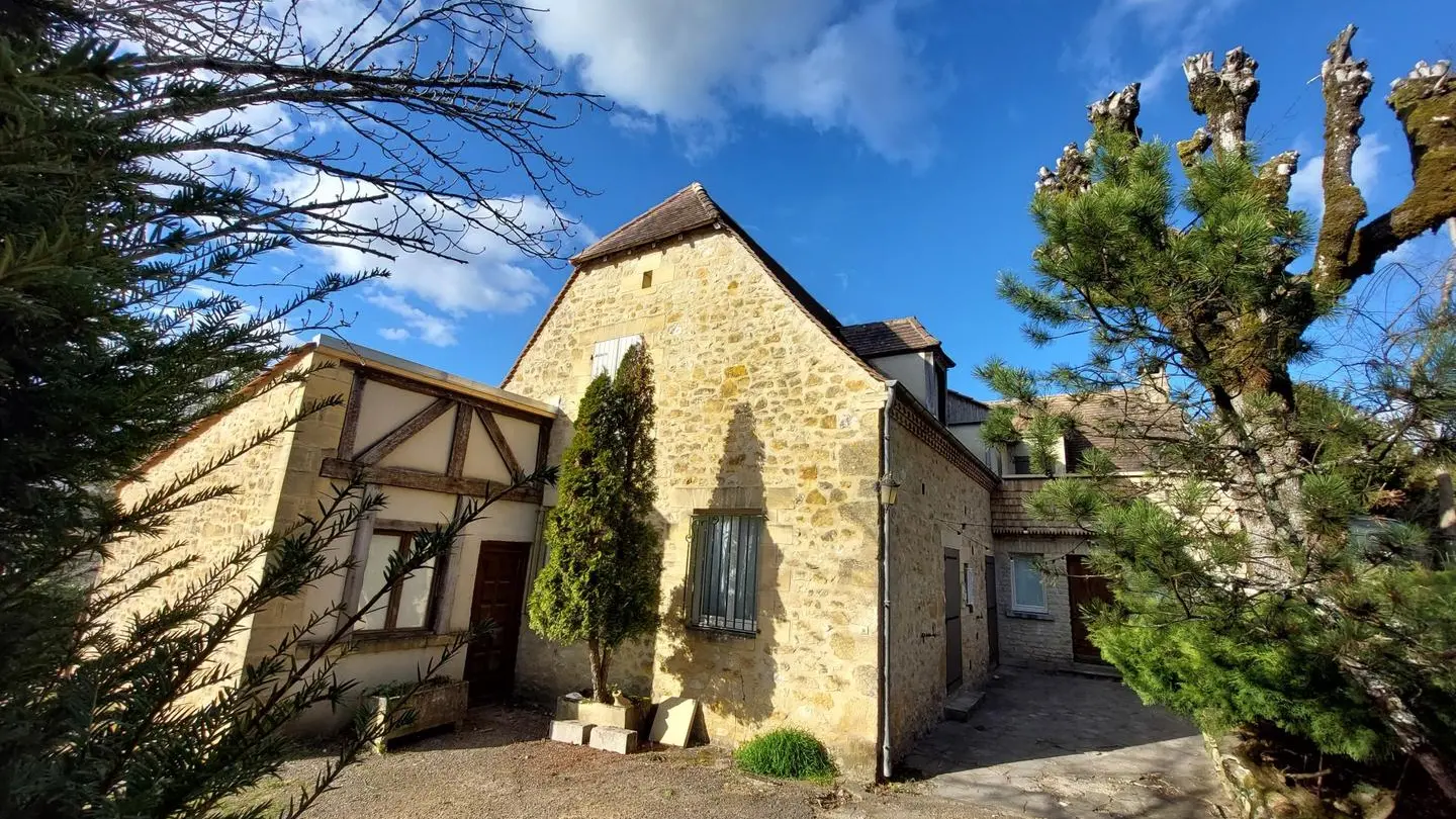 VILLA LES  4 M à Sarlat 14 pers