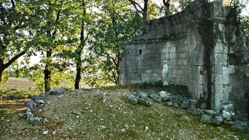 Vierge ruine der Mairie 22-10 02