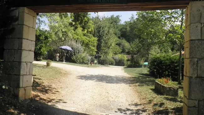 Village le Châtenet_cour