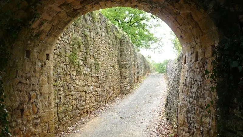 Visite du village de Saint Vincent de Cosse