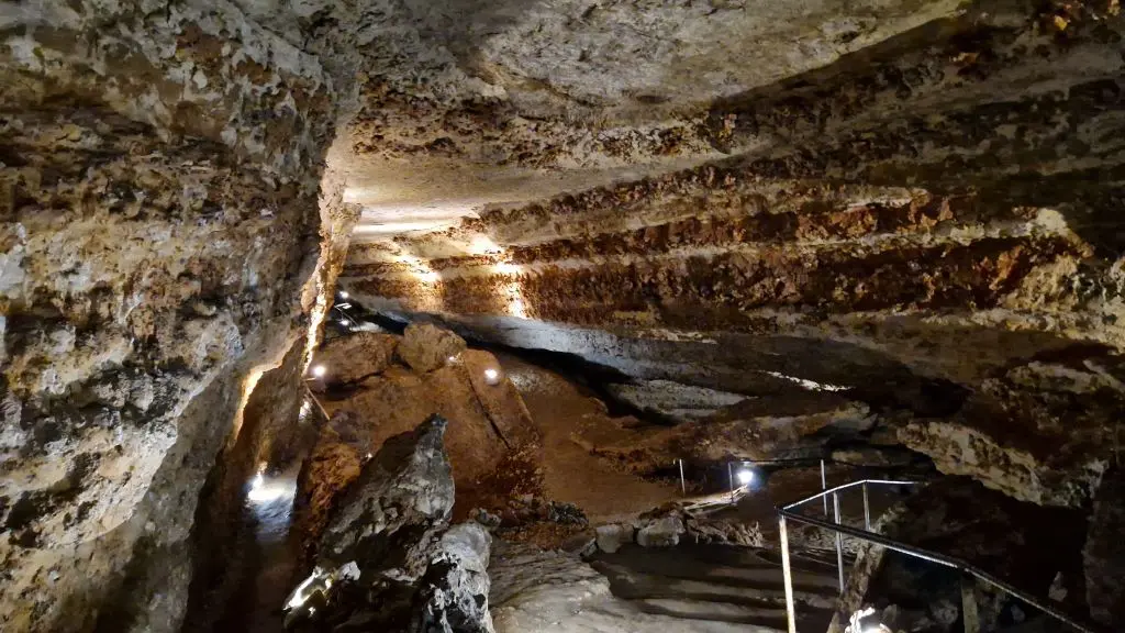 Vue 2 - Grotte de Bara Bahau©D.R