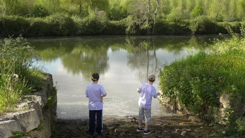 cale de mise à l'eau aire pique-nique et halte de repos vélo route voie verte