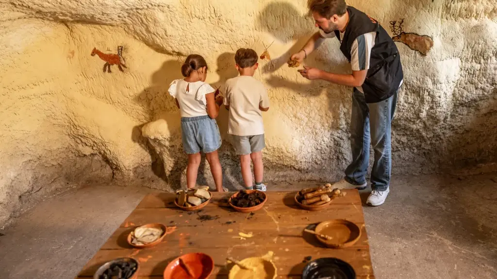 atelier-art-parietal-thot-fs6a8665-shooting-famille-we-like-travel-semitour-juillet-2025declicdecolle-1024x682