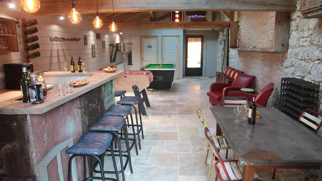 bar lounge  Clos des charmes gîte grande capacité Dordogne Périgord