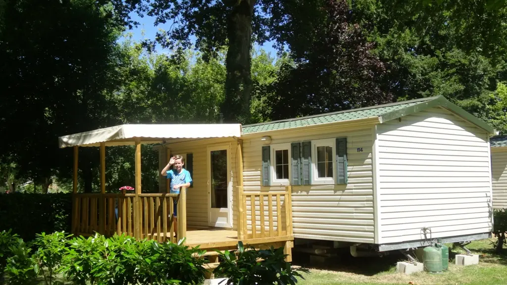 mobil-home au camping Le Plein Air Neuvicois Neuvic