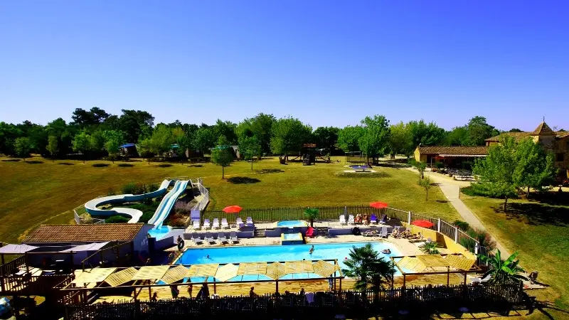 camping dordogne piscine chauffée et toboggans S