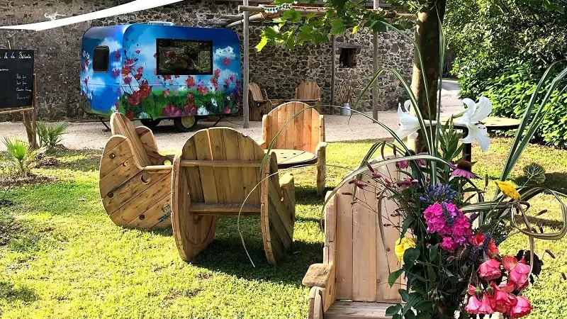 caravane béchadie jardin