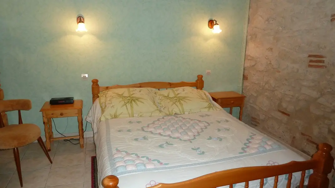 ch-hotes-buisson-st-geraud-de-corps-chambre 2