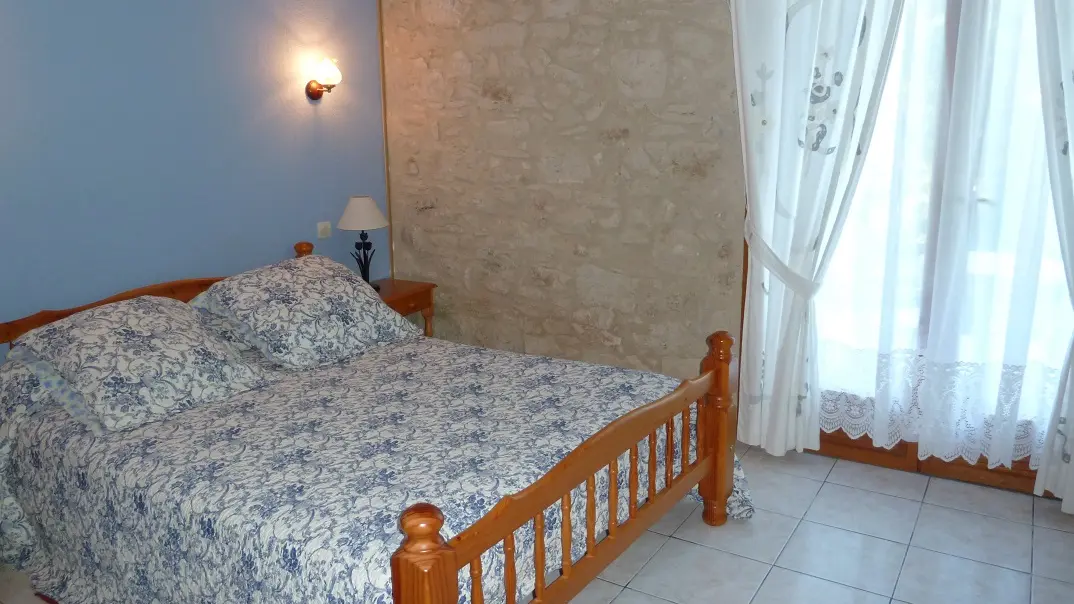 ch-hotes-buisson-st-geraud-de-corps-chambre3