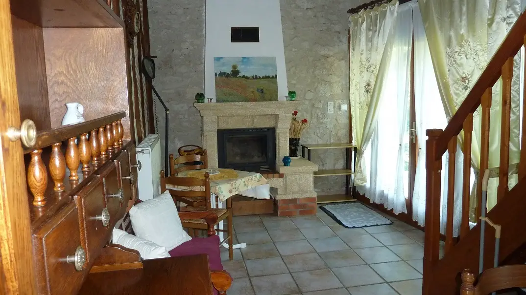 ch-hotes-buisson-st-geraud-de-corps-coin-cuisine2