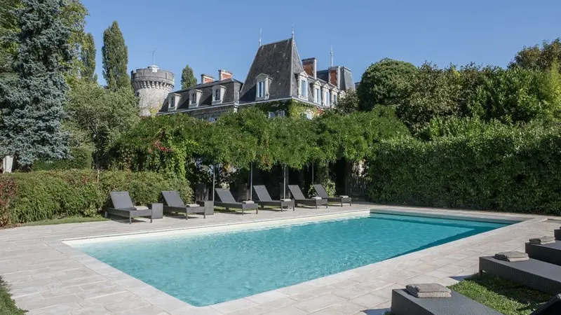 chateaudelalande-piscine-hotel-restaurant-perigord-dordogne