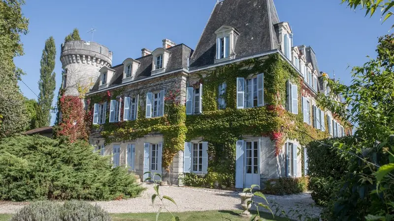 chateau-de-lalande-parc-facade-hotel-restaurant-perigord