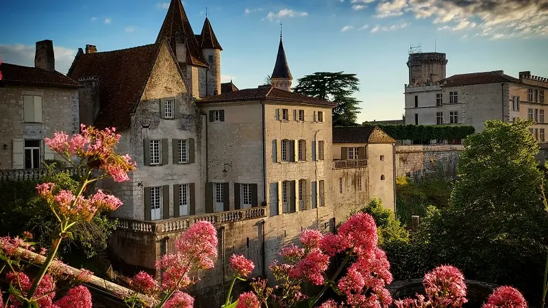 château des sénéchaux façade