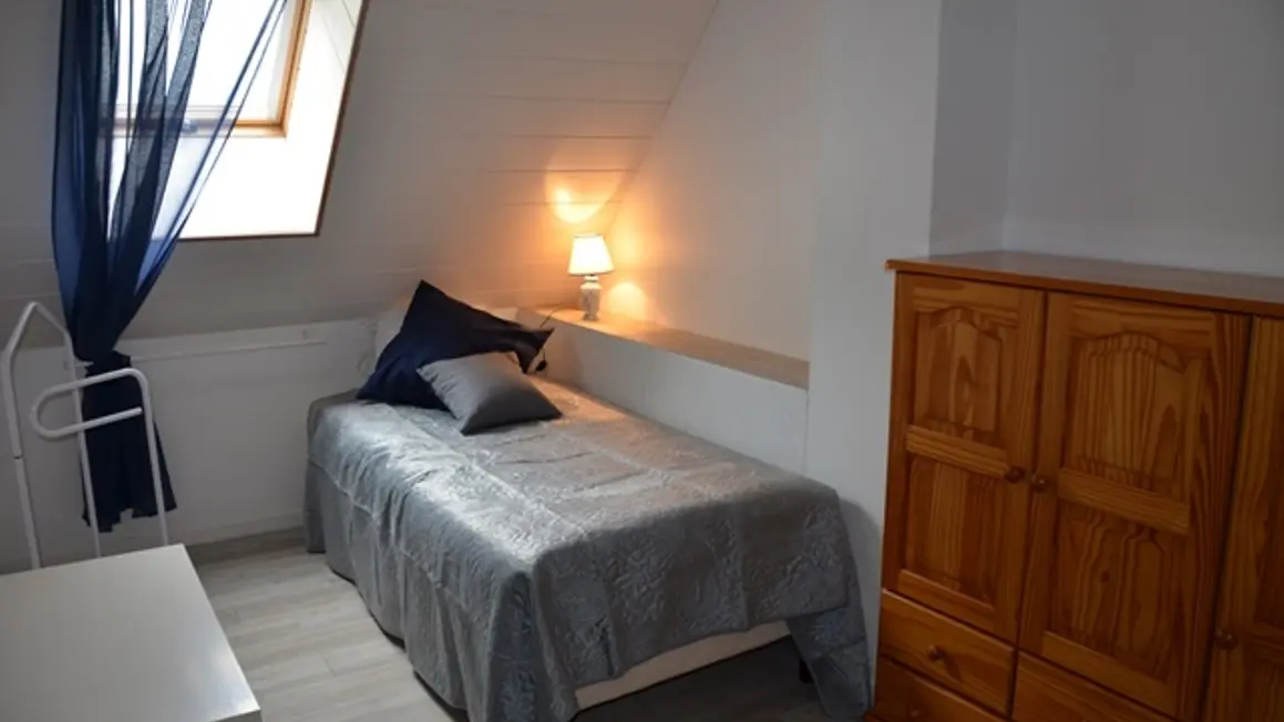 chambre-etage-lit-simple-cote-est-SITE-2