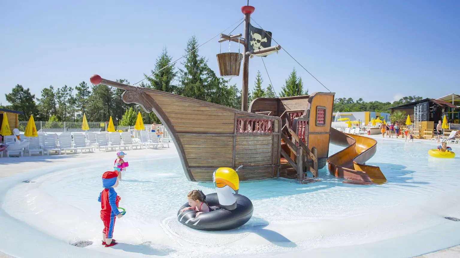 enfants bateau pirates sandaya