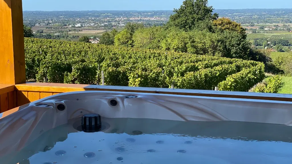 escapadesenperigord_auxescapadesdemonbaz_jacuzzi