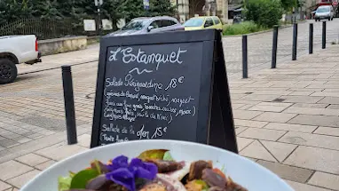 Plat et vue depuis la terasse de l'Estanquet