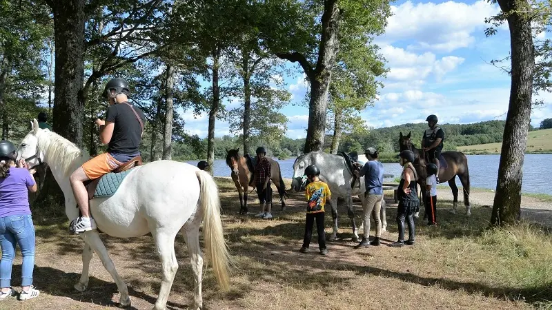 été-actif-2016-équitation-étang