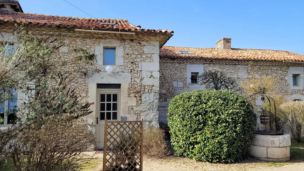 la façade du gîte Dianne, mitoyen au gîte Paulick