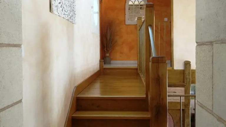 gite-la-ferme-du-coq-martial-sourzac-escalier