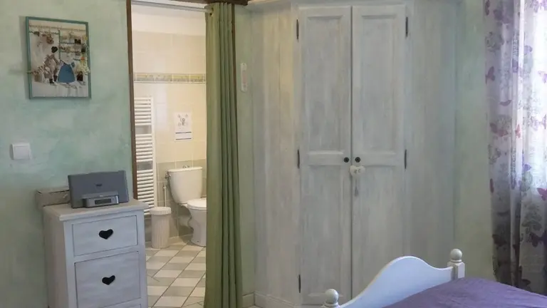 la 2ème chambre et sa salle d'eau privative