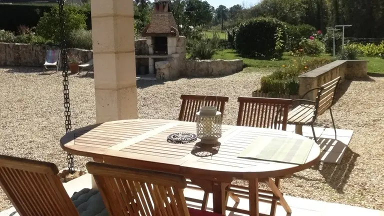 gite-la-ferme-du-coq-martial-sourzac-terrasse-couverte