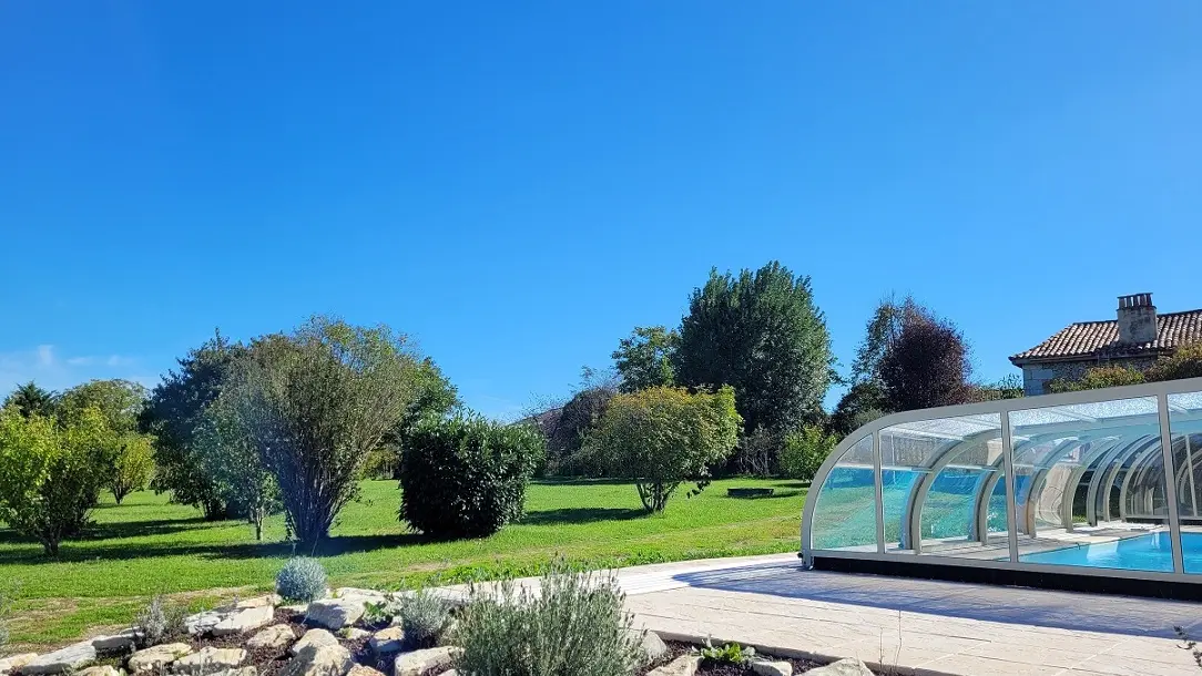 piscine commune aux 3 gîtes