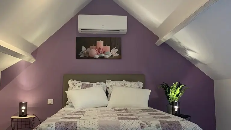 La chambre mauve fleurie