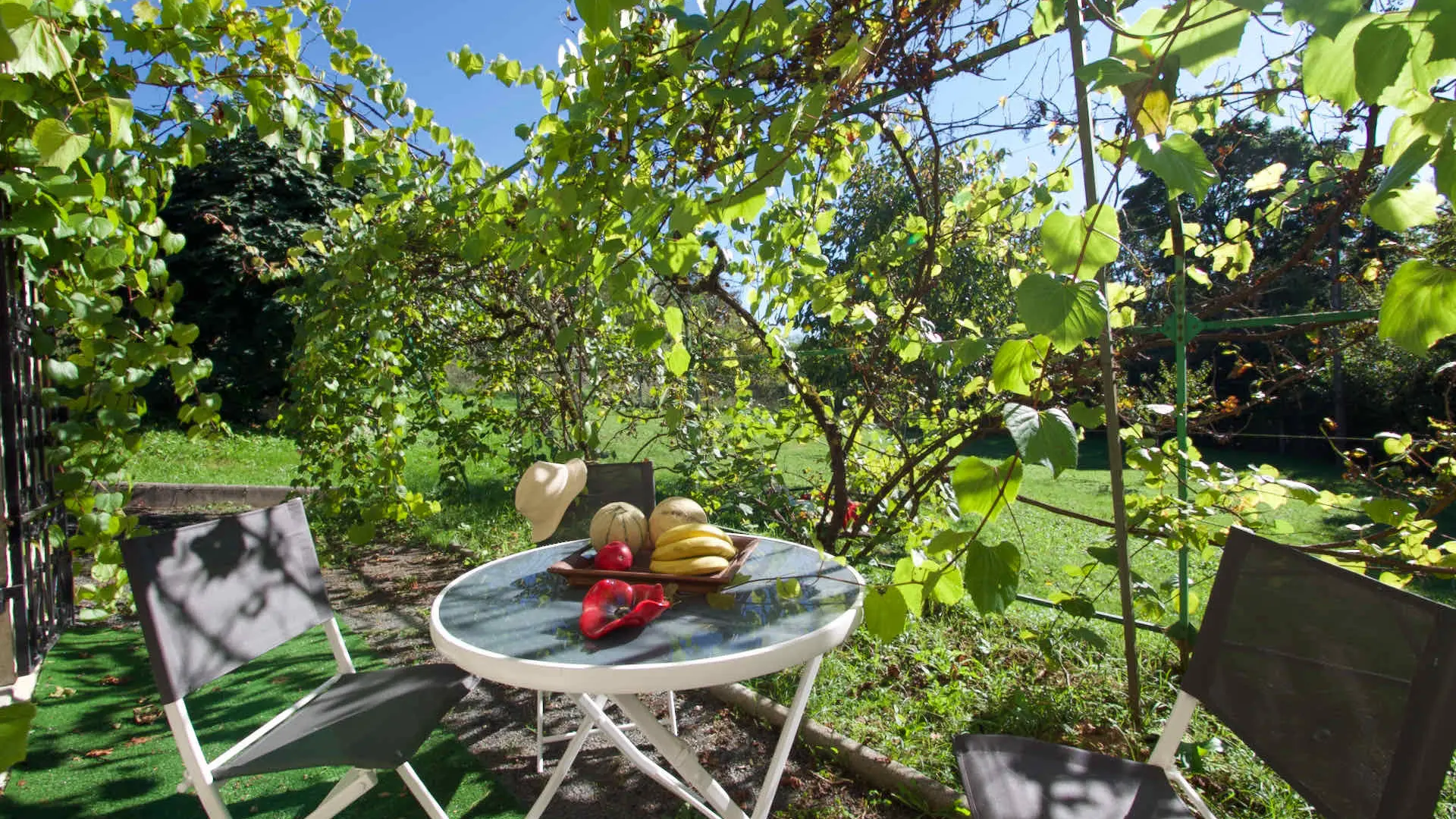 gites-de-la-roche-percee-terrasse-06-1-1920x1440