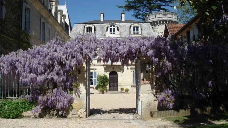 glycine-chateau-de-lalande-hotel-restaurant