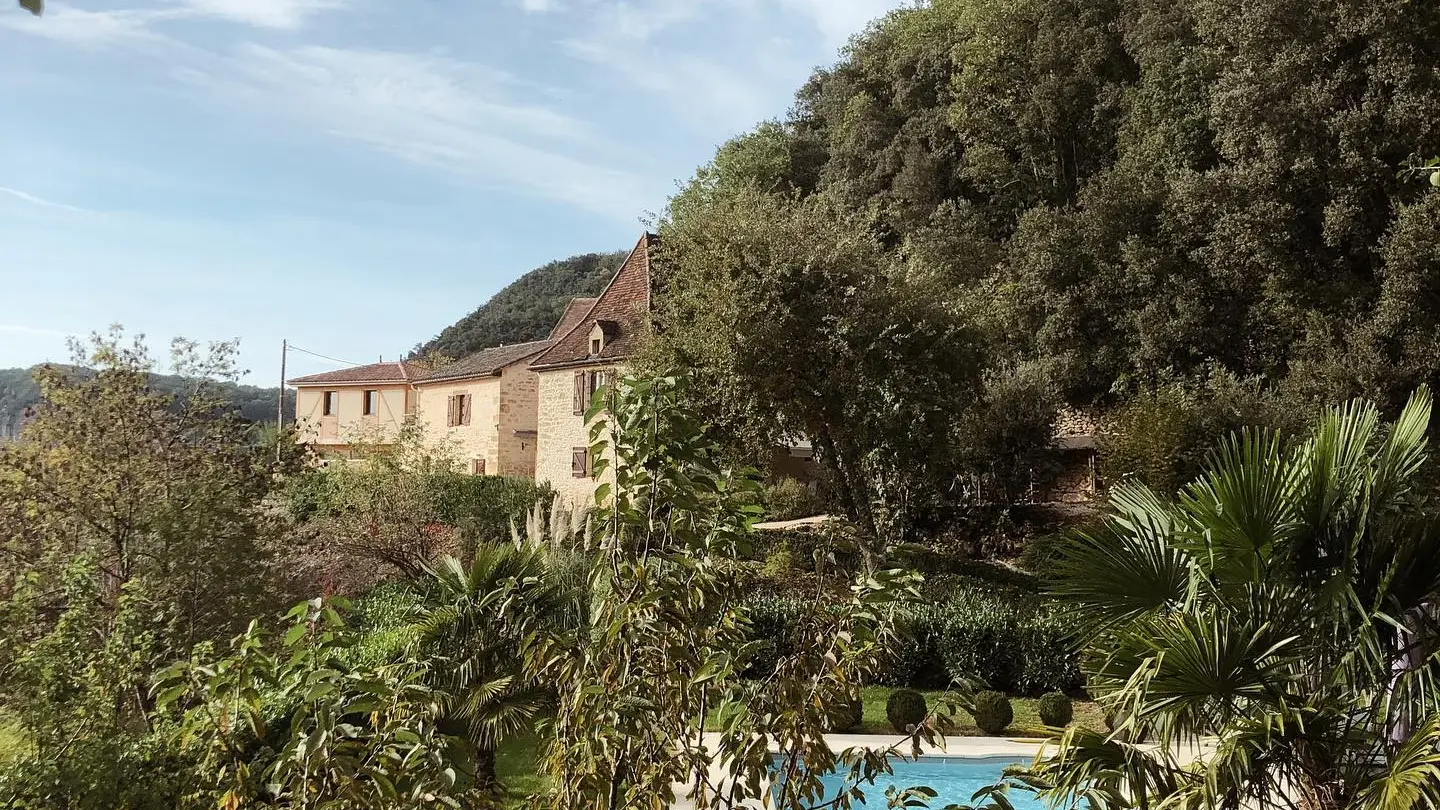 hauts-de-gageac-vue-maison-et-piscine