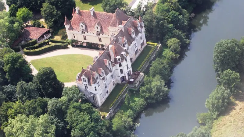 le château de Neuvic vu du ciel