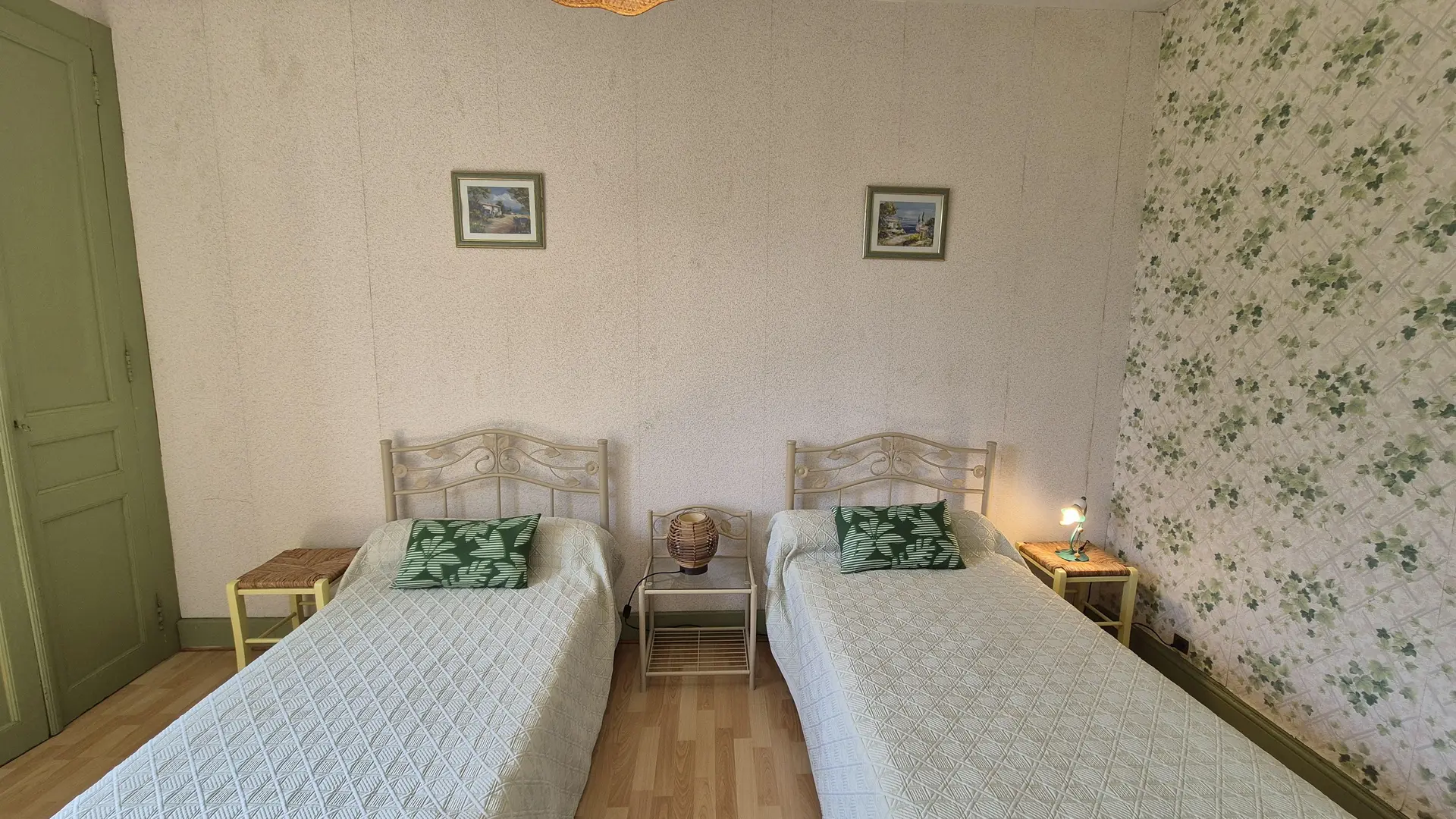 Gîte Les Glycines piscine privée_20
