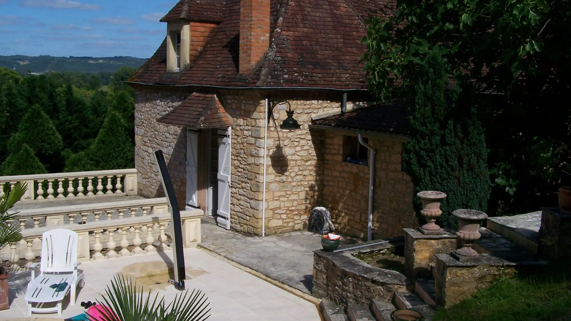 Conty avec piscine pruvée à côté de Sarlat_4