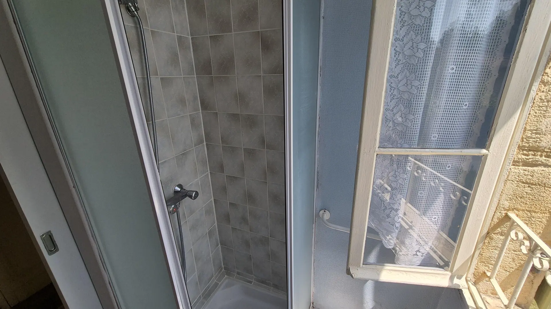 Gîte Les Glycines piscine privée_25