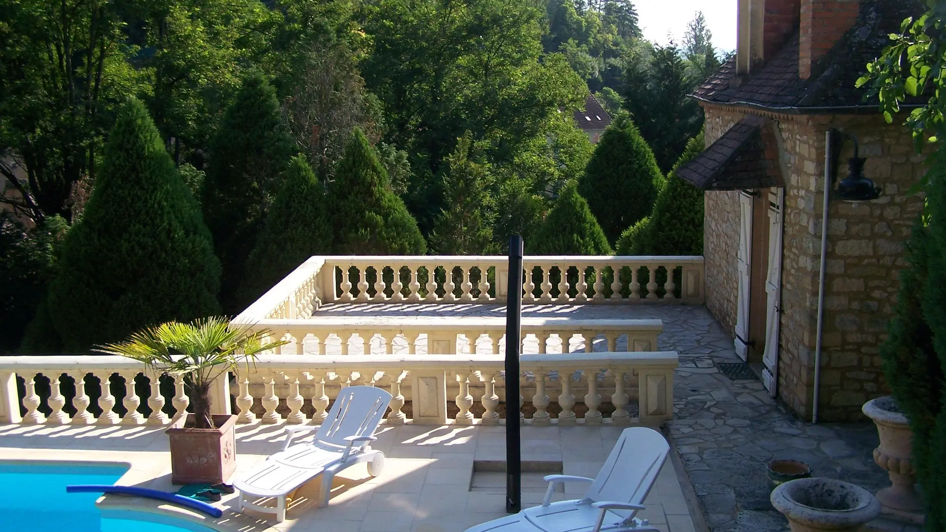 Conty avec piscine pruvée à côté de Sarlat_5
