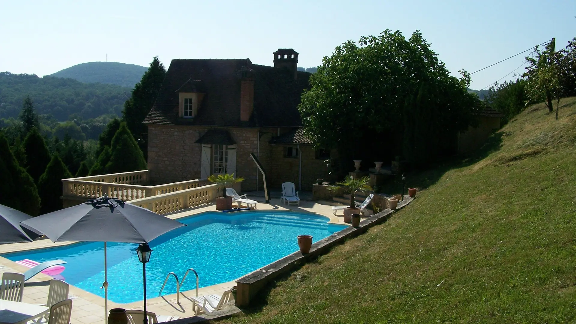 Conty avec piscine pruvée à côté de Sarlat_3