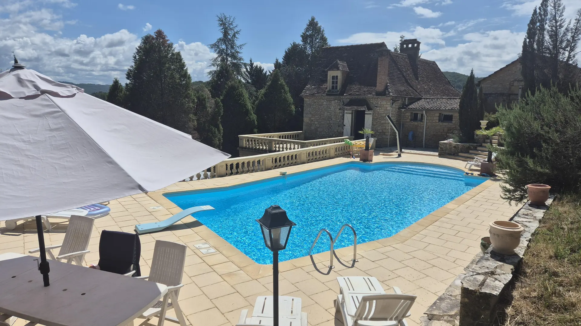 Conty avec piscine pruvée à côté de Sarlat_20