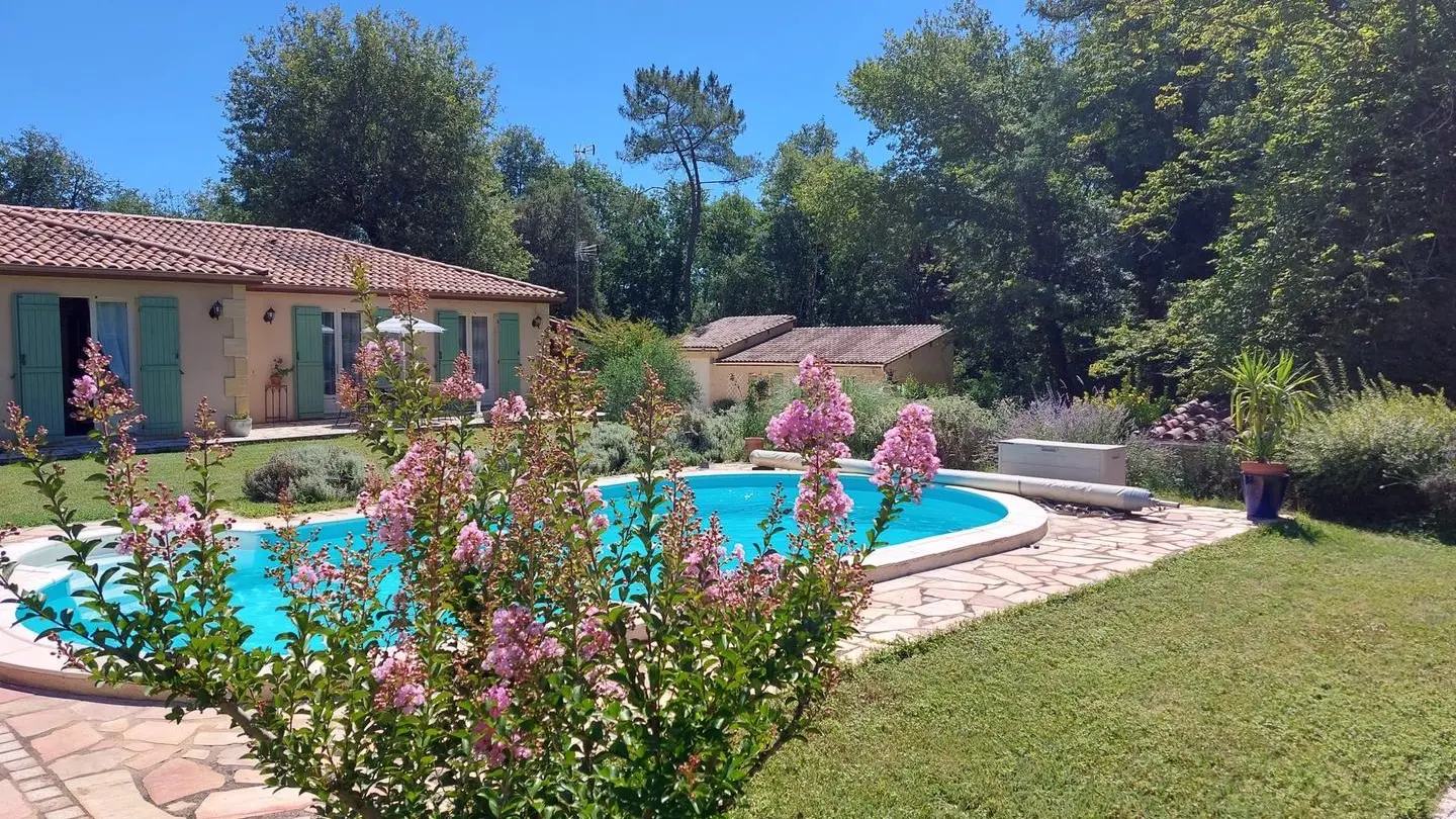Tranquilou avec piscine proche de Sarlat_16