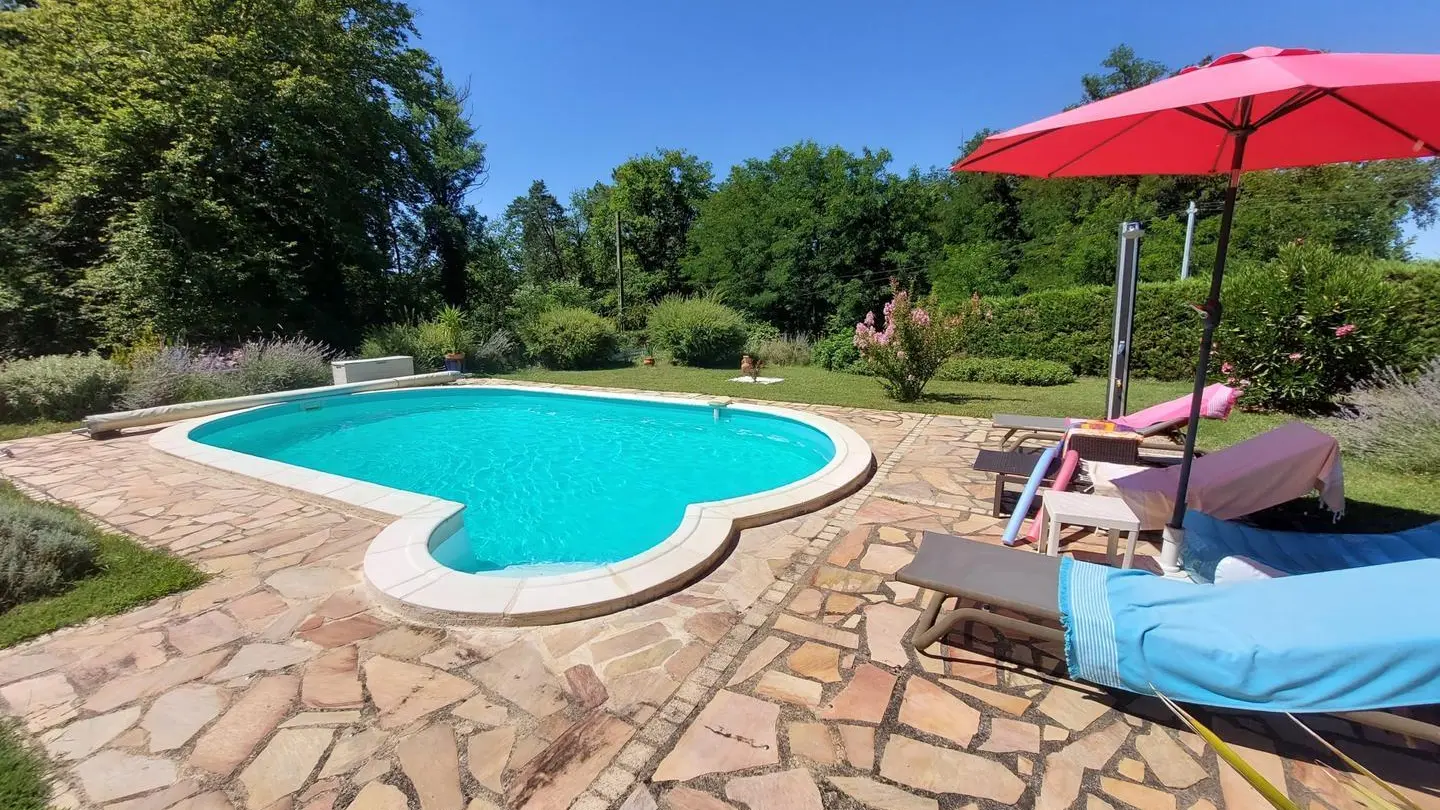 Tranquilou avec piscine proche de Sarlat_14