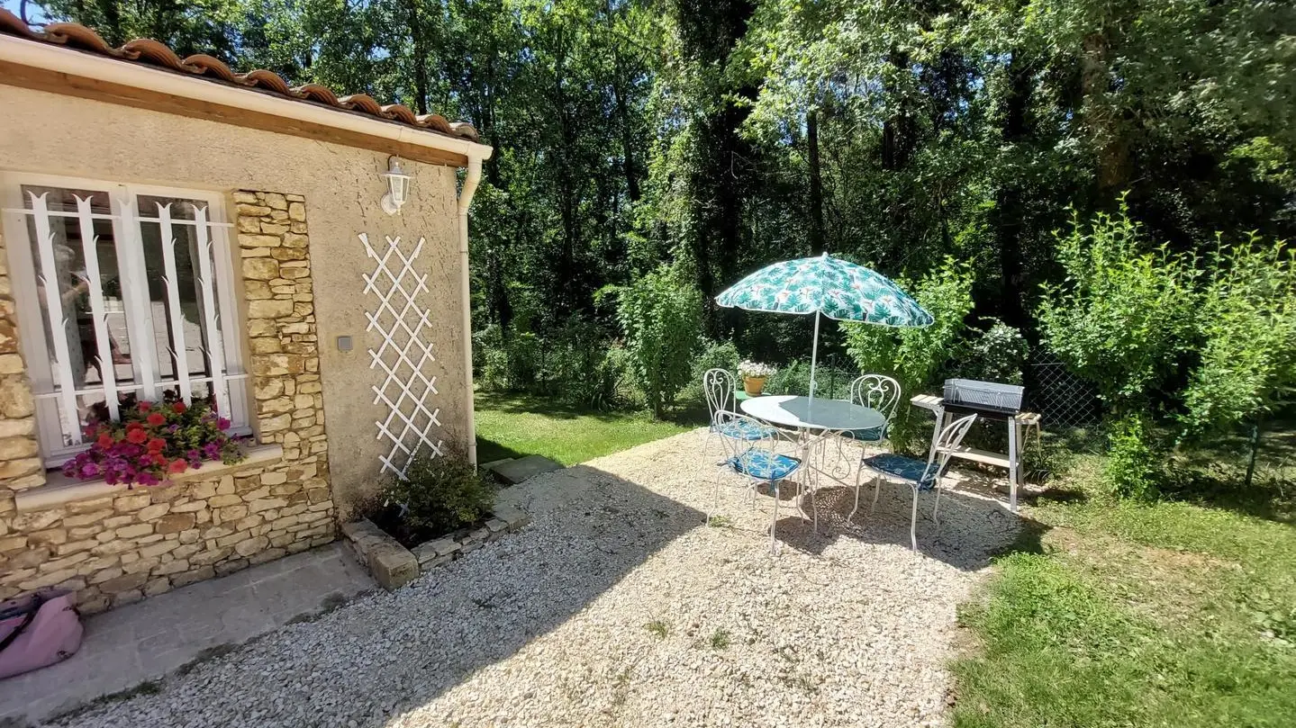 Tranquilou avec piscine proche de Sarlat_15