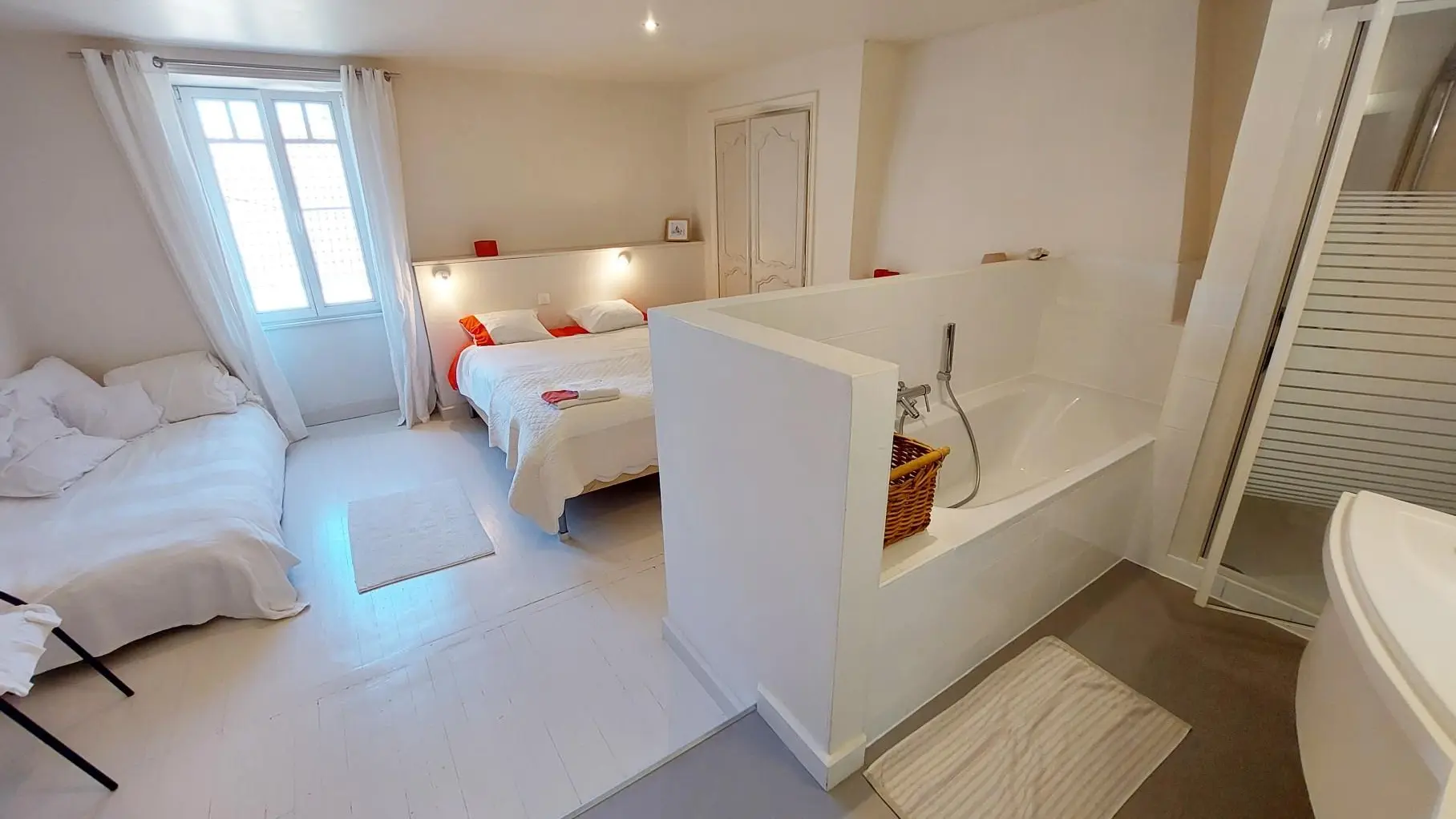 Les Chambrils avec piscine chauffée_23