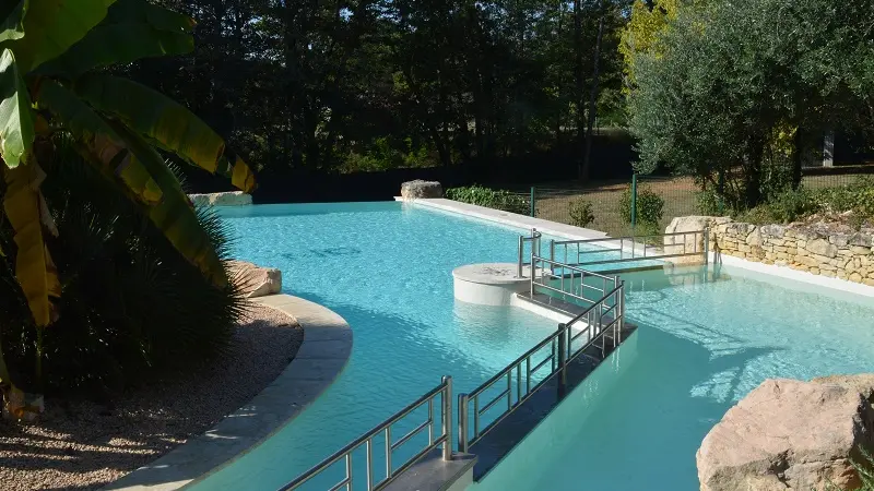 la piscine depuis la terrasse